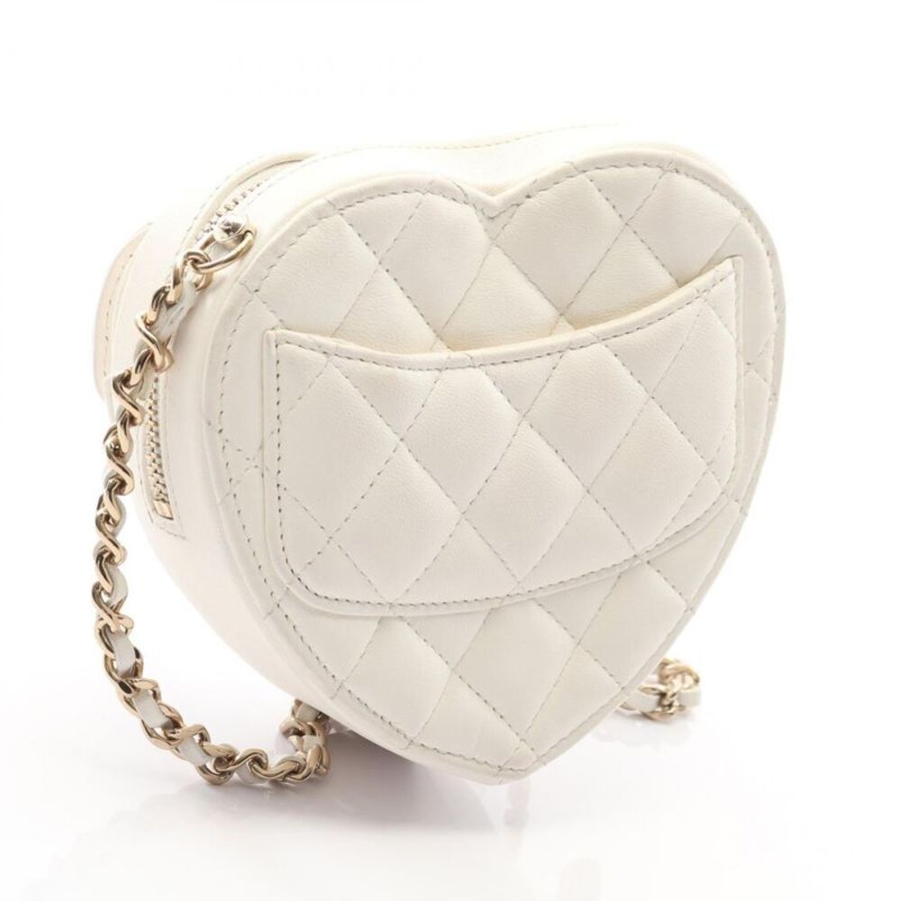 Chanel Heart Chain Lambskin Clutch Bag - Picture 4 of 9